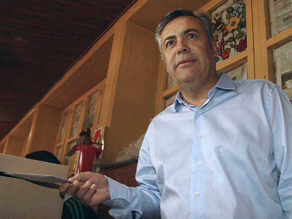Cornejo sac� la mayor cantidad de votos pero hay casi empate t�cnico con el FpV