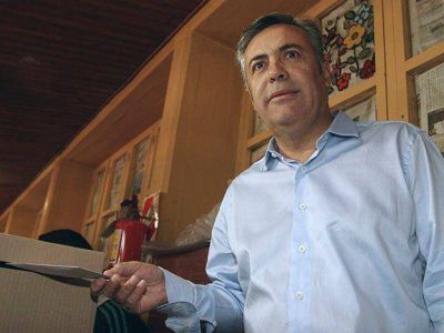 Cornejo sac� la mayor cantidad de votos pero hay casi empate t�cnico con el FpV