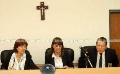Hoy declaran la madre y una hermana de la maestra asesinada
