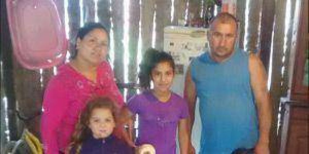 Vivir en el Barro: Familia desalojada tras ocupar vivienda