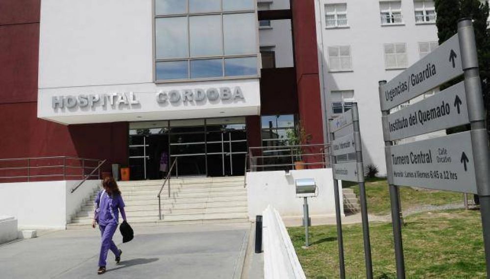 Investigan la muerte de una mujer rechazada en un hospital