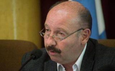 Azul: Tras suspenderse la apertura de sesiones, Inza anunci� que ir� por la reelecci�n
