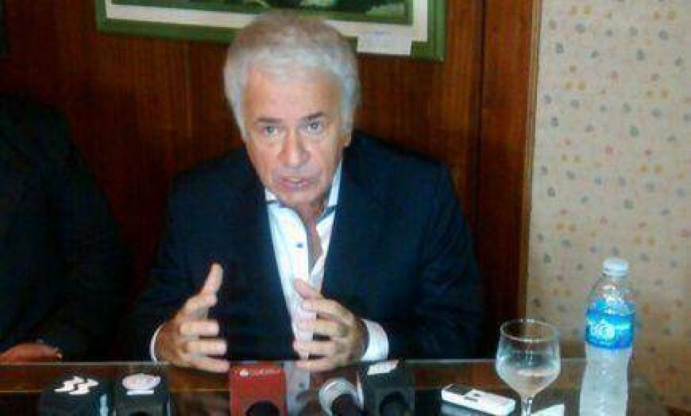 De la Sota plante� un desarrollo integral con baja de impuestos y unificaci�n de planes sociales