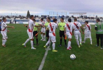 Guaran� cay� otra vez afuera y vuelve a zona de descenso