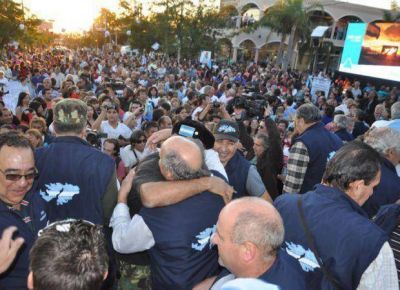 Una multitud recibi� al segundo contingente que viaj� a Malvinas