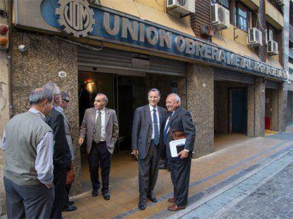 Los metal�rgicos acordar�an una suba salarial de 18% hasta julio