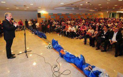  Licitan canchas de f�tbol infantil y hockey por $26 millones
