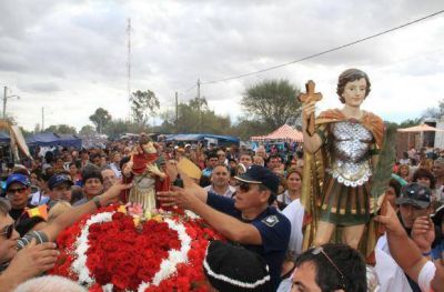 Por un accidente, la procesi�n de San Expedito tuvo dos im�genes