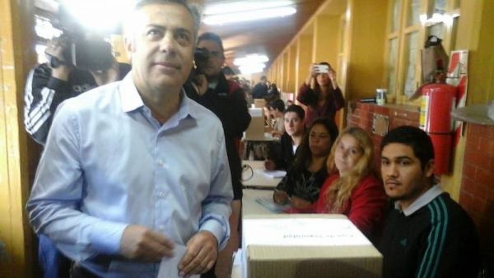 Con el 86% escrutado, el radical Cornejo se impone sobre las tres listas del Frente para la Victoria