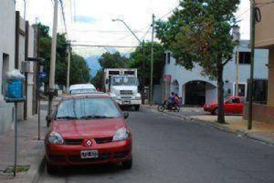Mujer se trenz� en una pelea con un motochorro