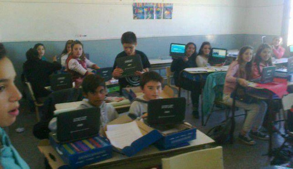 Entregaron netbooks del Conectar Igualdad en dos escuelas secundarias