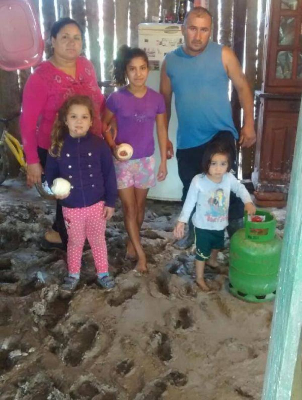 En San Martin N� 2 una familia fue desalojada violentamente por el Intendente y la Polic�a de una vivienda del IPV