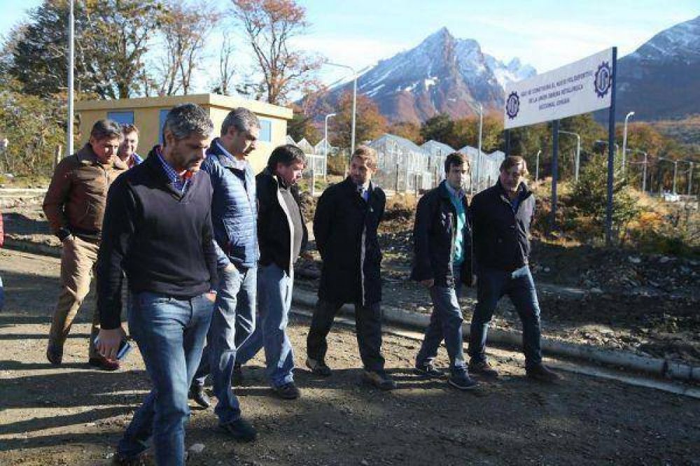 Cl�nica y Polideportivo: Sciurano y dirigentes de la UOM recorrieron el inicio de obra 
