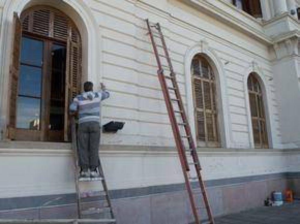 Comenzaron los trabajos de restauraci�n de la fachada del edificio municipal