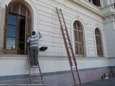 Comenzaron los trabajos de restauraci�n de la fachada del edificio municipal