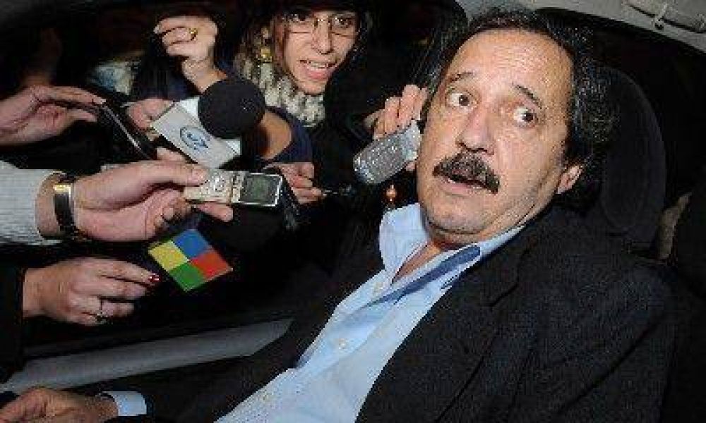 Alfons�n propone que el diputado que cambie de banca, como Borocot�, la pierda
