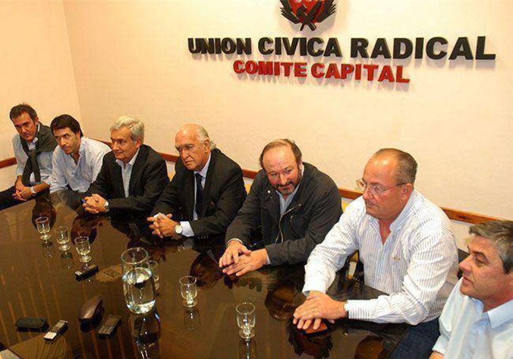 Gil Lavedra: �la partidizaci�n de la justicia que ha hecho el Gobierno, le hizo un da�o enorme�