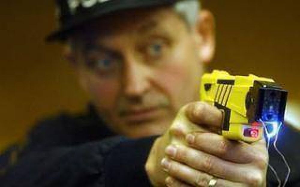 La Plata: Piden que la Polic�a Local porte pistolas Taser