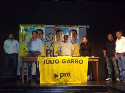 Julio Garro: �Yo soy el candidato de Mar�a Eugenia Vidal�