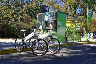 Ya rueda en el Bosque de La Plata la primera bicicleta el�ctrica de Latinoam�rica