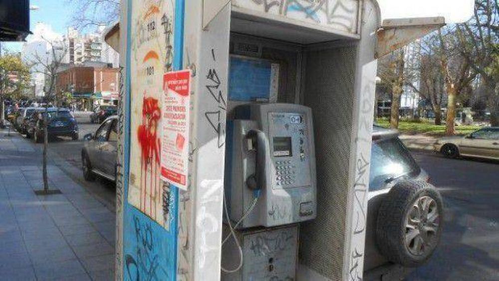 Piden informe a las telef�nicas en relaci�n a tel�fonos p�blicos