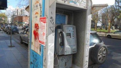Piden informe a las telef�nicas en relaci�n a tel�fonos p�blicos