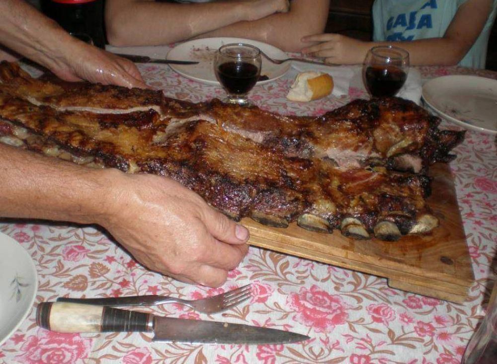 Un hombre muri� mientras com�a asado