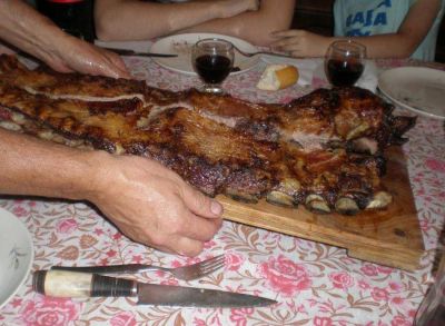 Un hombre muri� mientras com�a asado