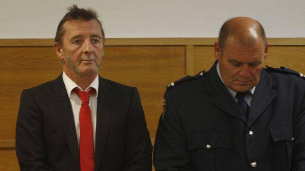 El baterista de AC/DC se declar� culpable de amenazar de muerte