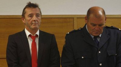 El baterista de AC/DC se declar� culpable de amenazar de muerte