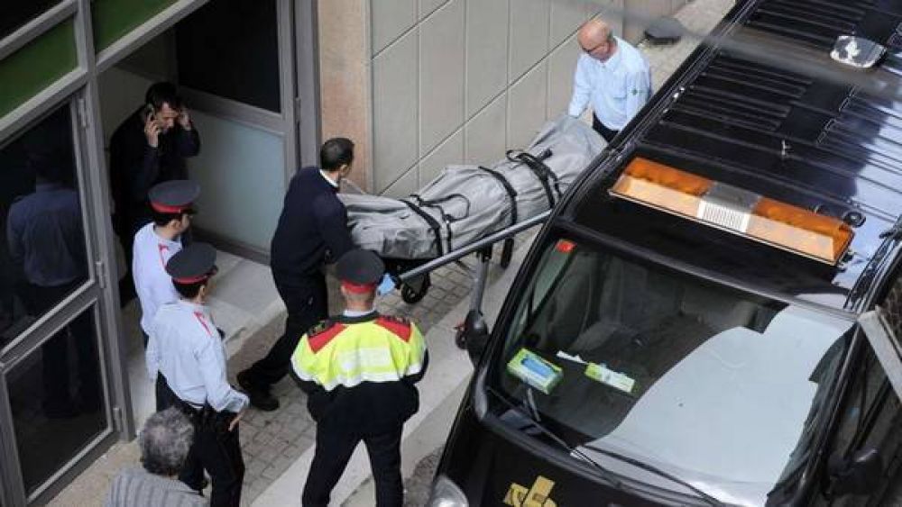 Un alumno mata con una ballesta a un profesor en Barcelona