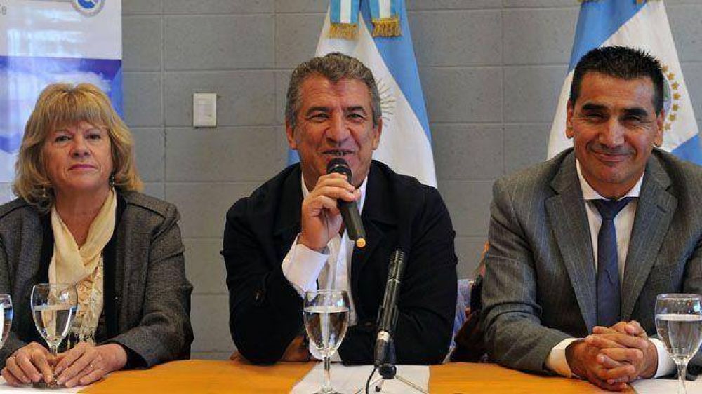 Urribarri lleg� a Neuqu�n en apoyo a los candidatos del FPV