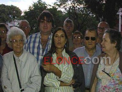 Vecinos se reunieron en Plaza Belgrano preocupados ante la posible instalaci�n de una antena de telefon�a