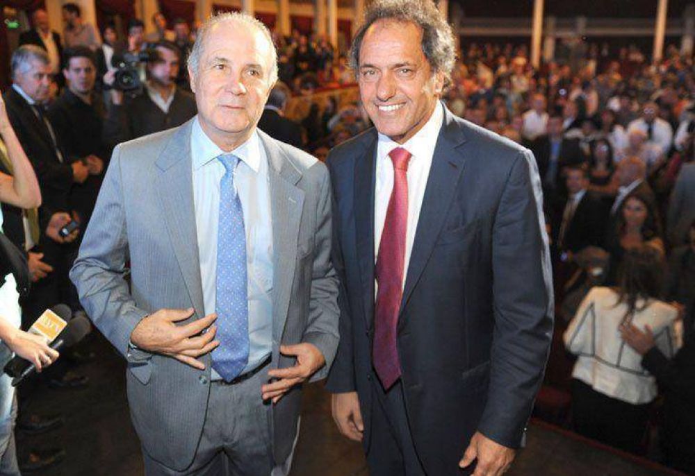 Otra deserci�n para Massa: un hist�rico senador bonaerense se fue con Scioli 