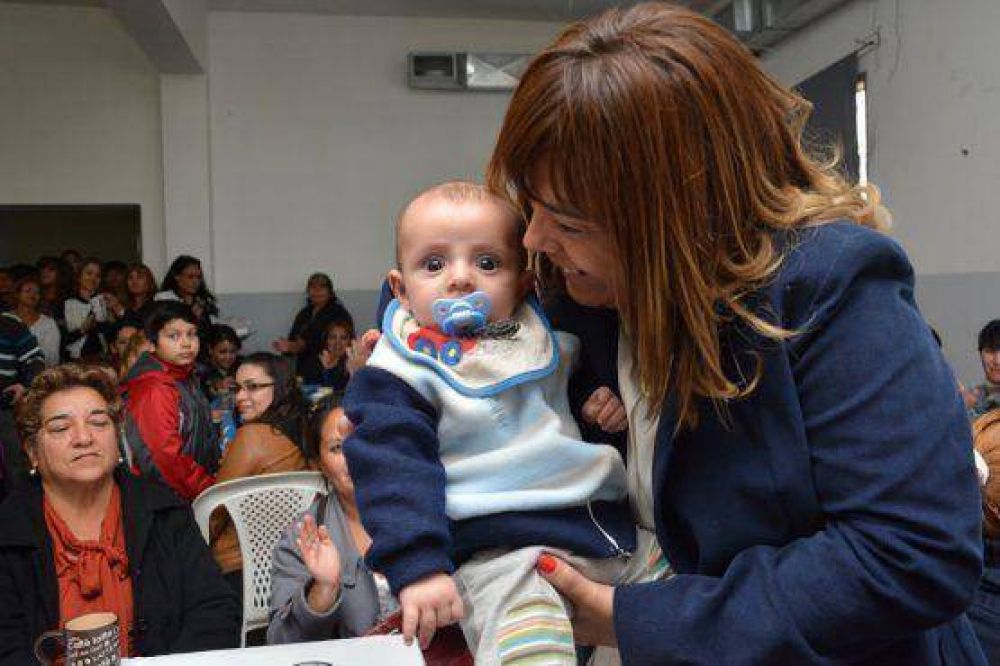 Gabriela Peralta: �Un eje central de mi gesti�n es proteger los derechos de los ni�os�