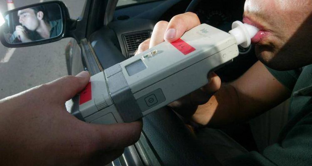 Aprehendieron a dos j�venes que conduc�an un veh�culo alcoholizados