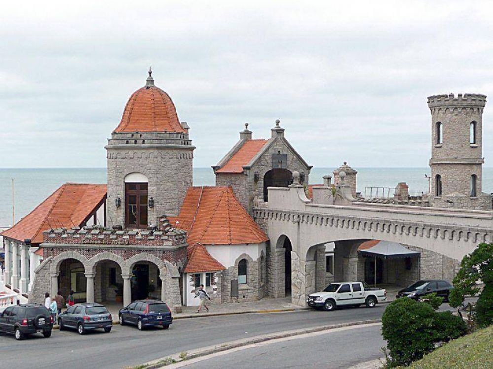 La comisi�n de Turismo trata licitaci�n del complejo La Perla y el Torre�n del Monje