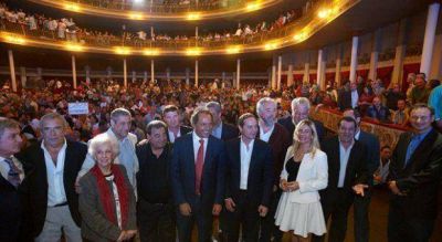 Scioli, junto a intendentes y funcionarios bonaerenses lanz� los Juegos BA 2015