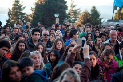 Más de mil estudiantes marcharon por la paz
