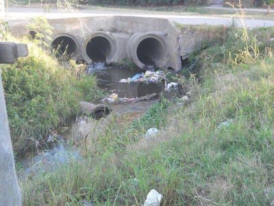 Preocupaci�n vecinal por el �vergonzoso� estado del Arroyo Regimiento de Los Hornos