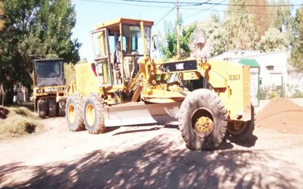 Reparan las calles del barrio San Isidro
