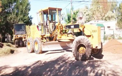 Reparan las calles del barrio San Isidro