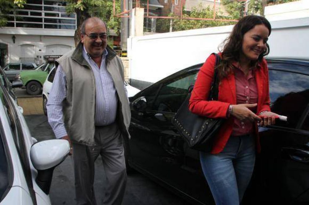 En el frente basualdista, 8 interesados en una banca