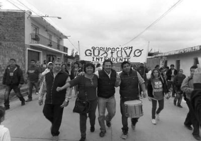 Gustavo Saenz de campa�a por la zona oeste de la capital