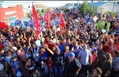 Masivo acompa�amiento al MPN en los barrios capitalinos