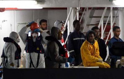 La UE eval�a una operaci�n militar para detener el tr�fico de personas en el Mediterr�neo