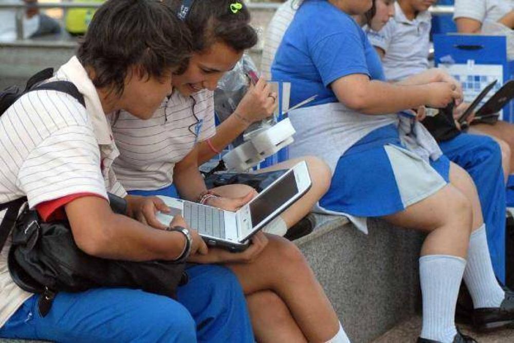 Entregarn 25 mil netbooks a estudiantes secundarios de Misiones