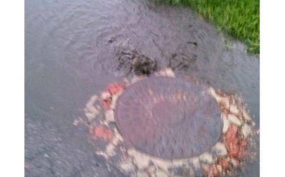Denuncian que hay cloacas clandestinas que desembocan en un arroyo
