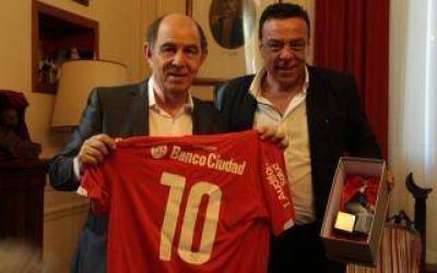 Ricardo Bochini fue recibido por el Intendente C�ffaro en Z�rate