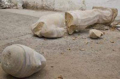 Desconocidos rompieron una escultura que formaba parte del patrimonio de la ciudad